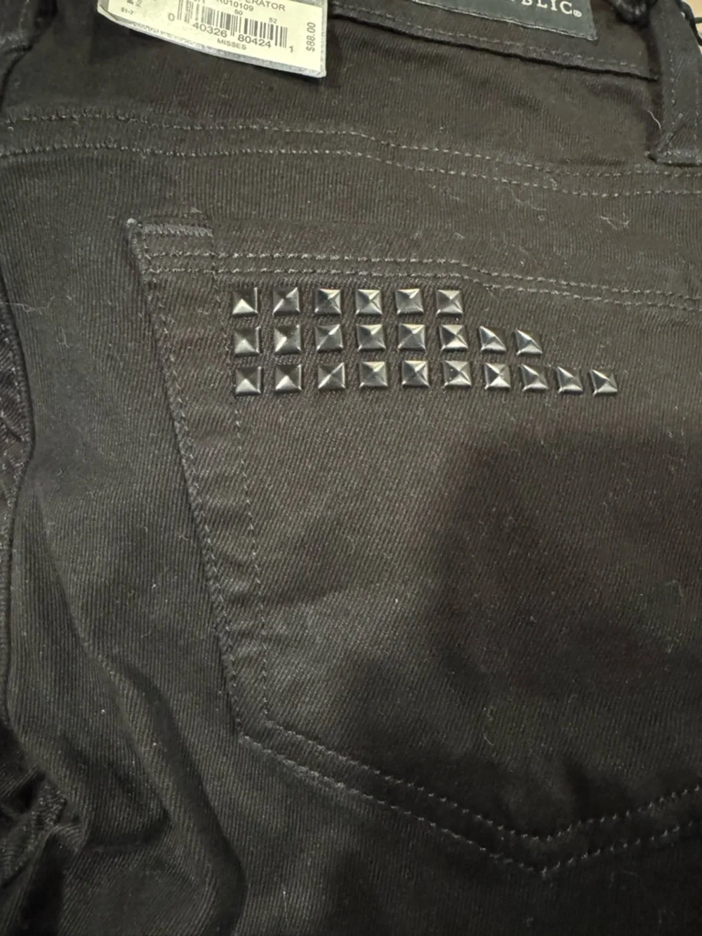 Rock & Republic Black Skinny Jeans - Picture 3 of 6